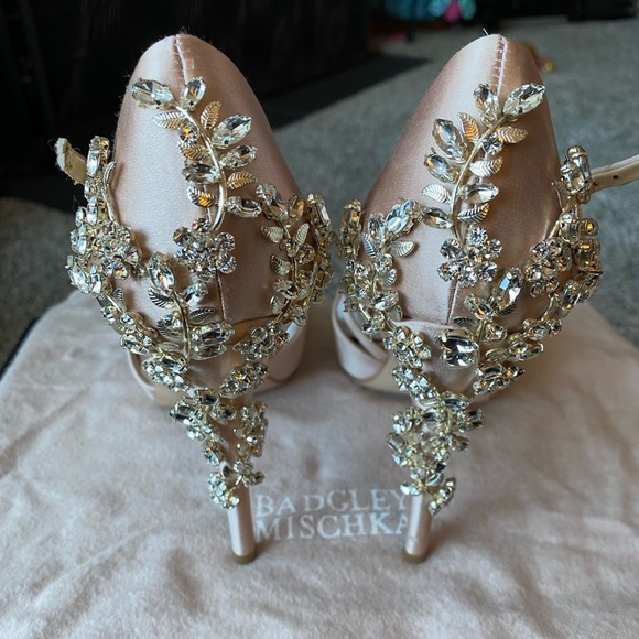 Badgley Mischka Heels 6.5 - Picture 6 of 9
